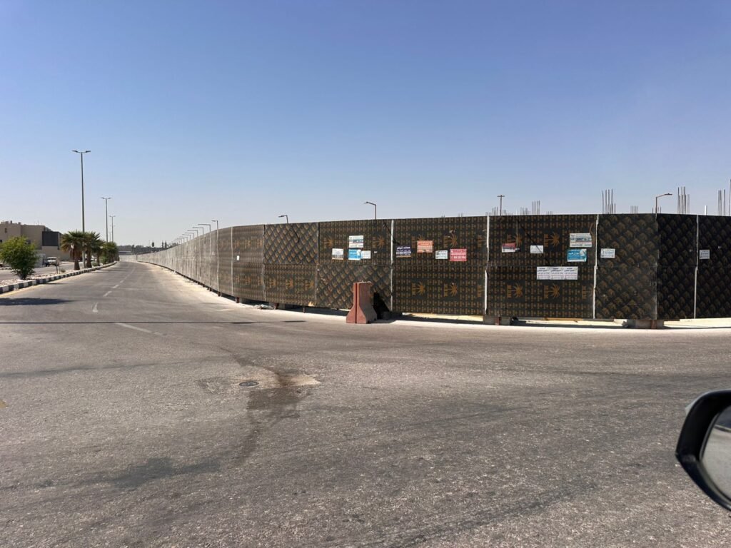 اللوحات الخشبية والحديدية الشرقية 